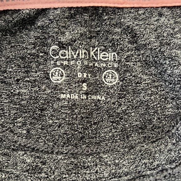 Calvin Klein Workout Top - Picture 2 of 4